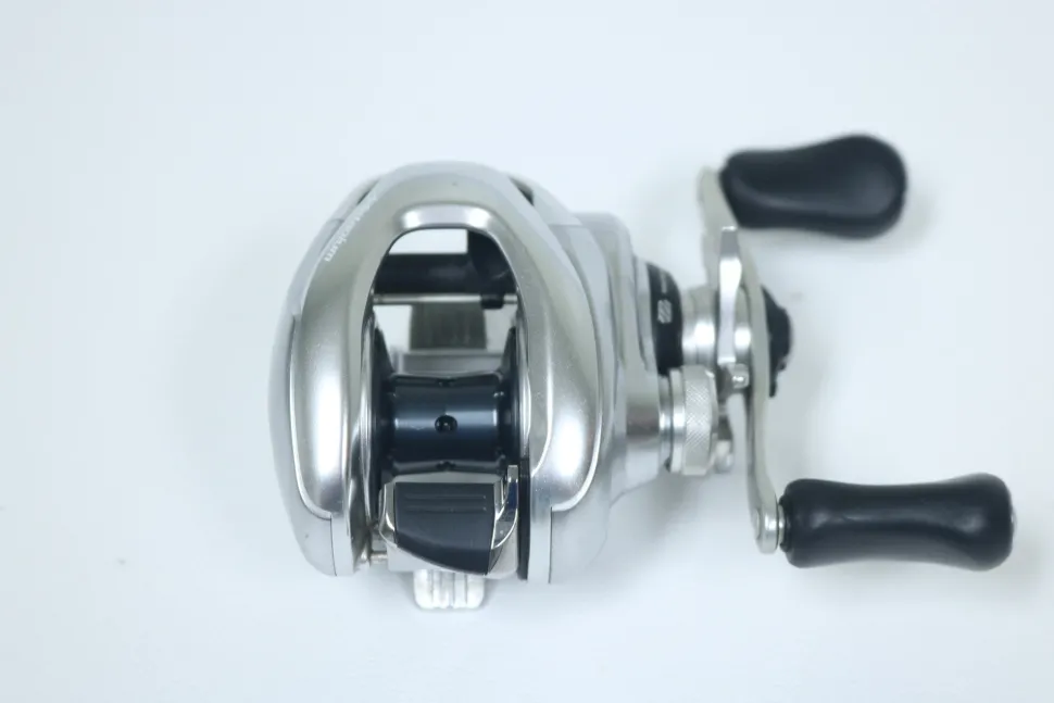 Shimano Metanium MGL METMGL150HG 7:4:1 Right Handed-Casting Reel-Very